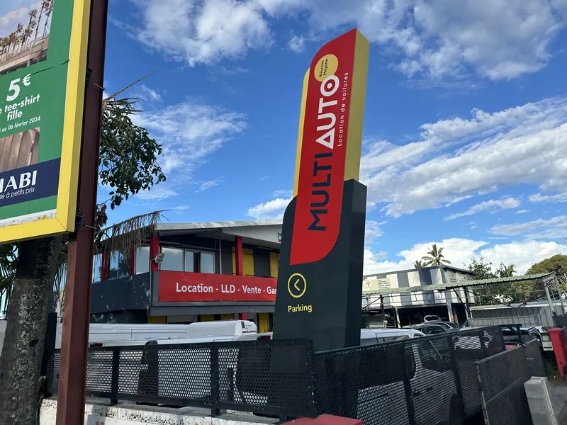 Enseigne d'une agence MultiAuto à La Réunion