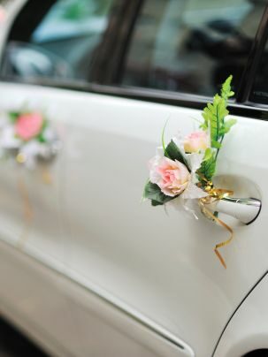 Voiture décorée pour un mariage, pouvant être louée à La Réunion